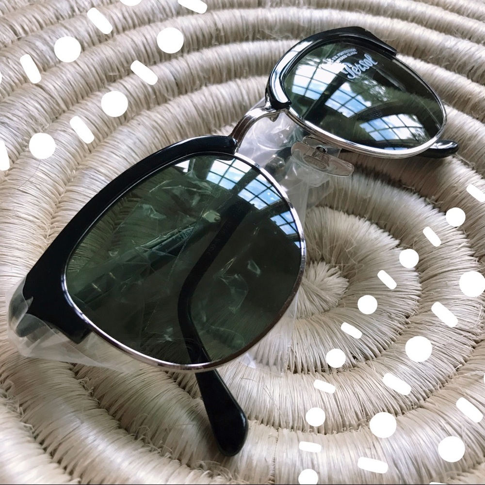 🙌🏻NWOT Persol folding sunglasses🙌🏻